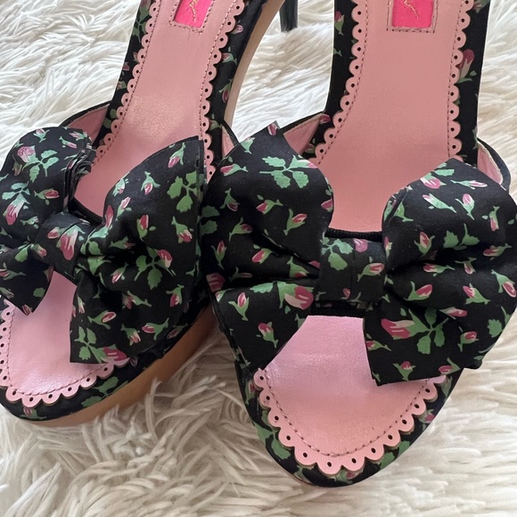 Betsey Johnson wooden Kitten Heels - Picture 11 of 11
